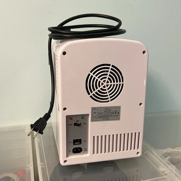 Mini Fridge - Picture 4 of 4